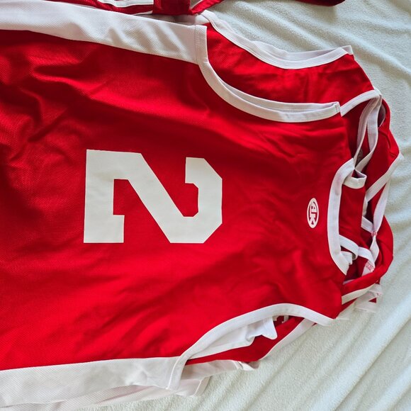 Lot of 12 RED men's basketball jerseys with numbers (2 S, 7 M, 2 L, 1 XL) - Picture 1 of 6